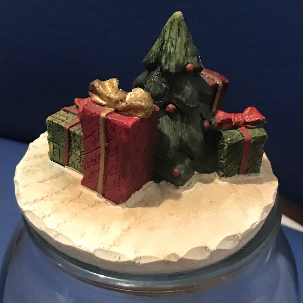Glass jar with Christmas tree/gifts lid - Picture 10 of 16
